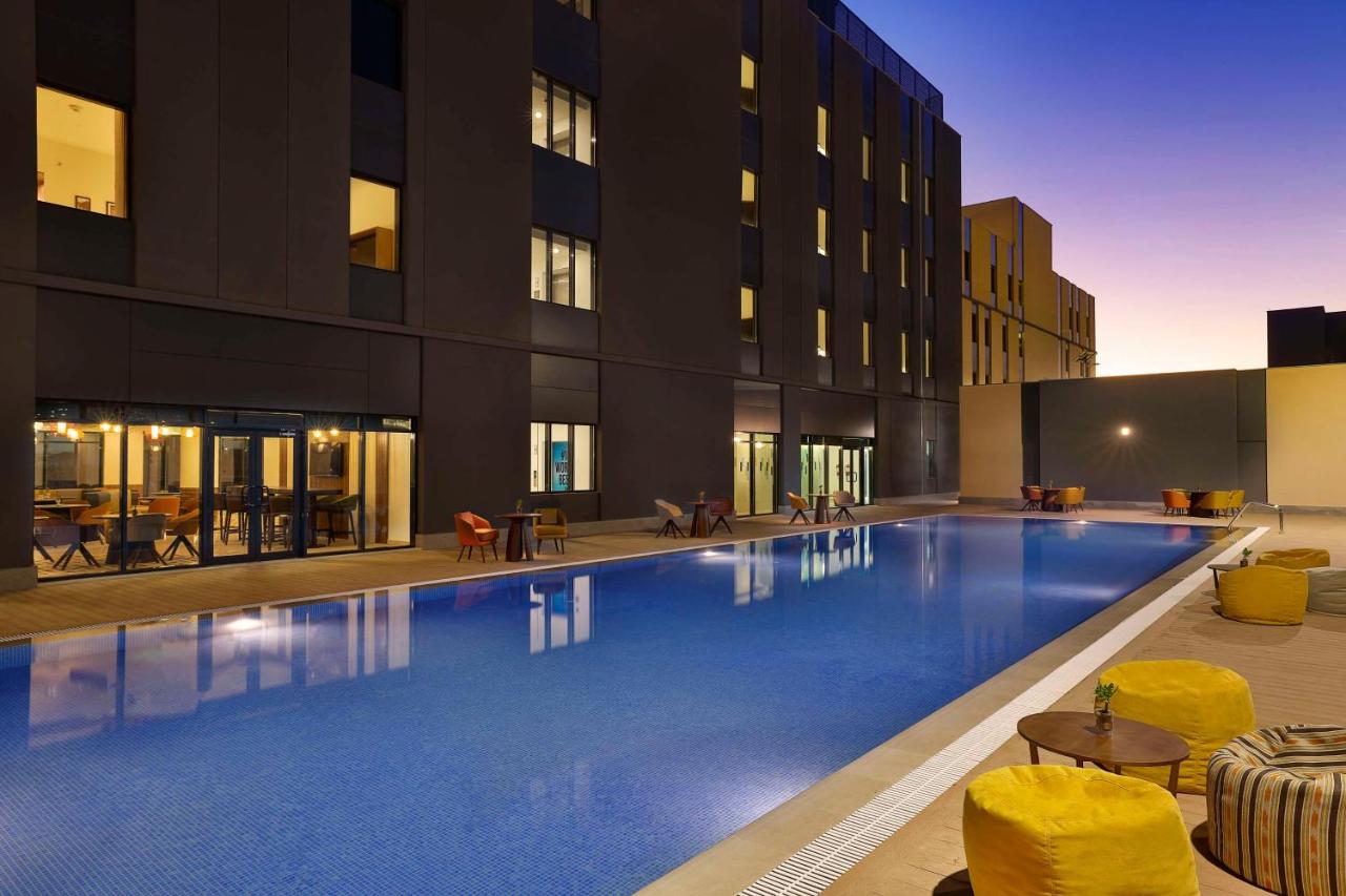 Hampton by Hilton I & II